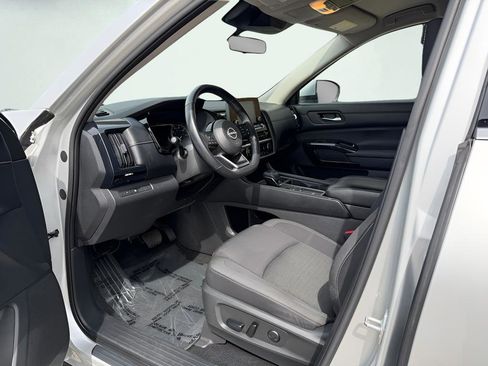 Used 2022 Nissan Pathfinder SV image 17