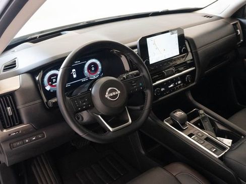 Used 2025 Nissan Pathfinder Platinum w/ Cargo Package FWD image 4