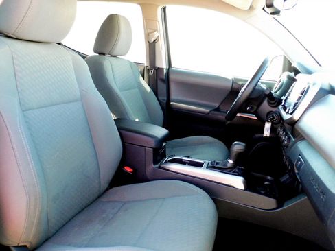 Used 2020 Toyota Tacoma SR5 w/ Technology Package image 22