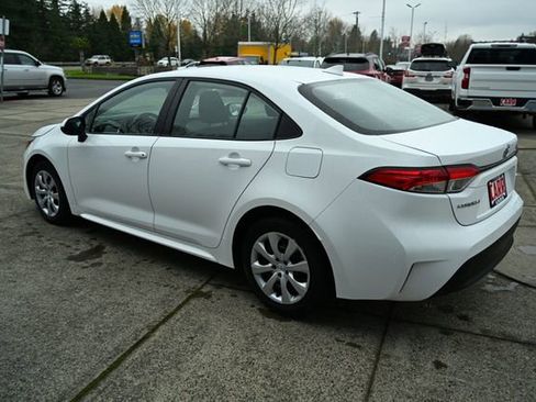 Used 2023 Toyota Corolla LE image 6
