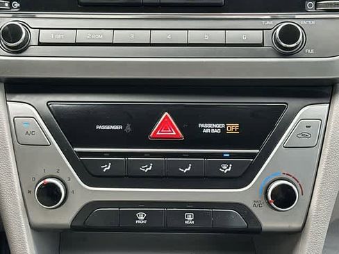 Used 2017 Hyundai Elantra SE image 10