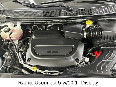 Used 2024 Chrysler Pacifica Touring-L FWD image 20