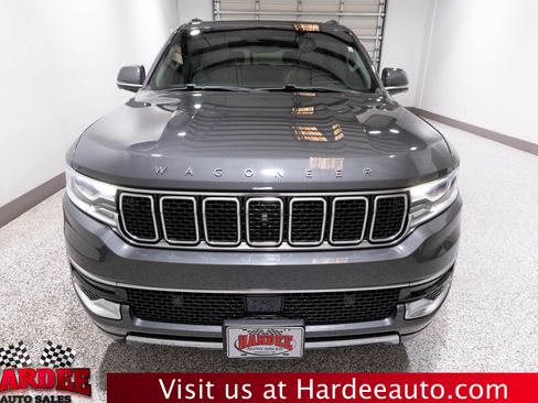 Used 2022 Jeep Wagoneer Series III w/ Premium Group I AWD/4WD image 7