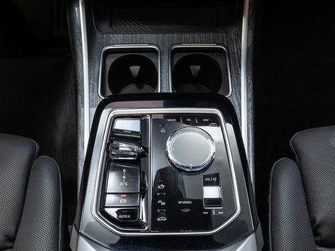 Used 2023 BMW 760i xDrive w/ Executive Package image 42