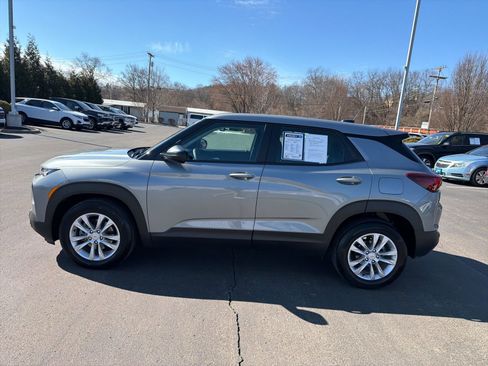 Used 2023 Chevrolet TrailBlazer LS image 2