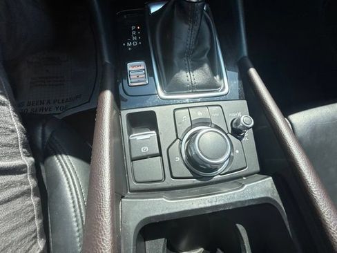 Used 2018 MAZDA MAZDA3 Touring FWD image 24