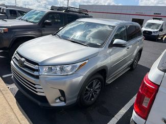Used 2018 Toyota Highlander XLE AWD/4WD video 1
