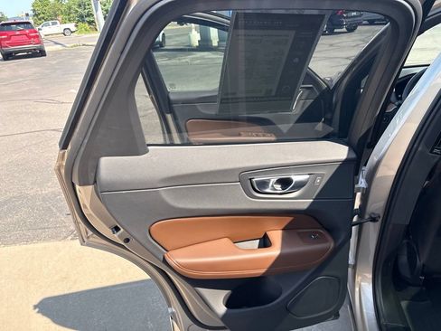 Certified 2025 Volvo XC60 T8 Plus w/ Protection Package Premier AWD/4WD image 31