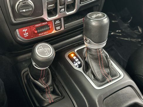 Used 2021 Jeep Wrangler Unlimited Rubicon AWD/4WD image 17