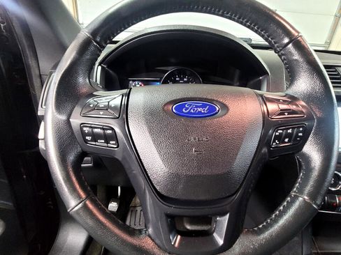 Used 2018 Ford Explorer XLT w/ Equipment Group 202A image 21
