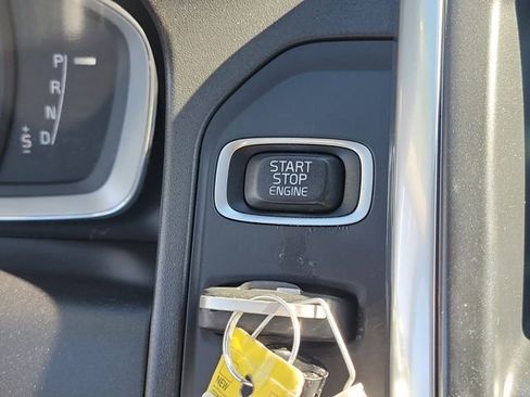 Used 2016 Volvo XC60 T6 Platinum w/ Climate Package image 11