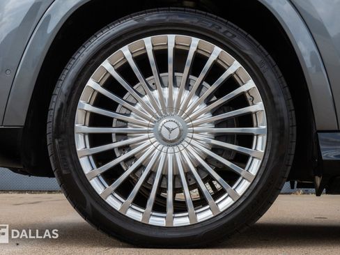 Used 2023 Mercedes-Benz Maybach GLS 600 4MATIC image 9