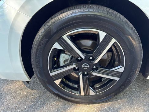 Used 2025 Nissan Sentra SV FWD image 30