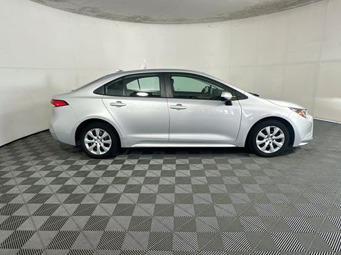 Used 2024 Toyota Corolla LE FWD image 2