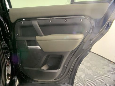 Certified 2025 Land Rover Defender 110 S image 31