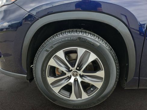 Used 2023 Toyota Highlander XLE FWD image 34