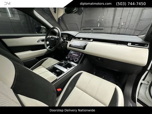 Used 2018 Land Rover Range Rover Velar R-Dynamic SE image 19