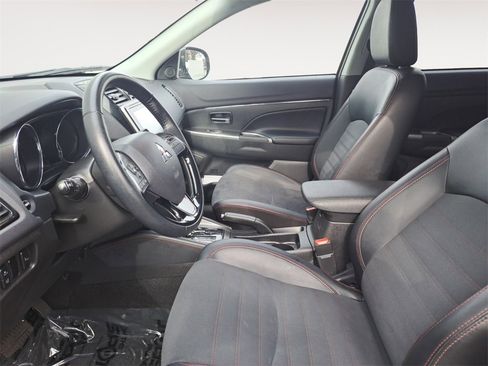 Used 2024 Mitsubishi Outlander Sport SE image 9