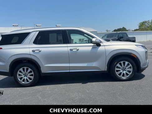 Used 2025 Hyundai Palisade SEL FWD image 2
