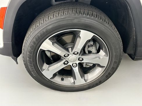 Used 2022 Jeep Grand Cherokee Limited 4xe w/ Luxury Tech Group II image 11