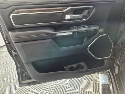 Used 2019 RAM 1500 Laramie AWD/4WD image 10