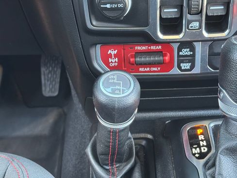 Used 2021 Jeep Wrangler Unlimited Rubicon AWD/4WD image 16