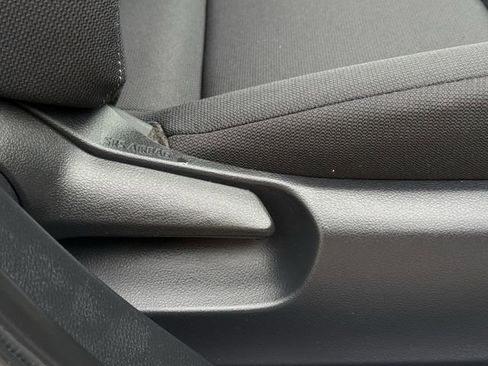 Used 2025 Toyota Corolla LE image 28