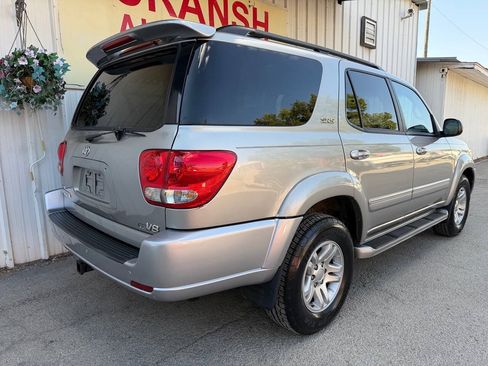 Used 2006 Toyota Sequoia SR5 RWD image 4