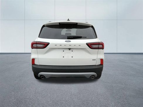 Used 2025 Ford Escape SE image 4