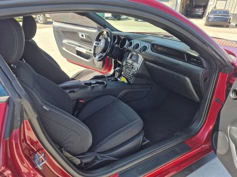 Used 2020 Ford Mustang Coupe RWD image 17