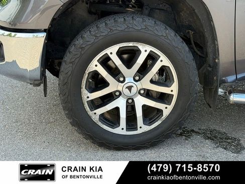 Used 2018 Toyota Tundra SR5 w/ SR5 Upgrade Package AWD/4WD image 33