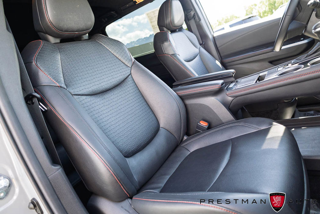 Used 2025 Toyota Sienna XSE FWD image 4