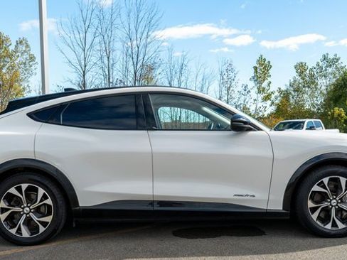 Used 2021 Ford Mustang Mach-E Premium image 5