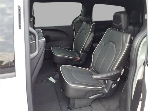 New 2026 Chrysler Pacifica Limited w/ Uconnect Theater Family Group image 12