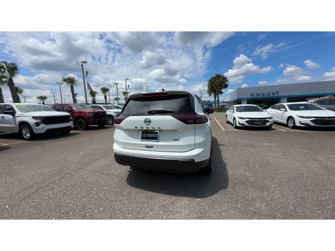 Used 2024 Nissan Rogue S AWD/4WD image 7
