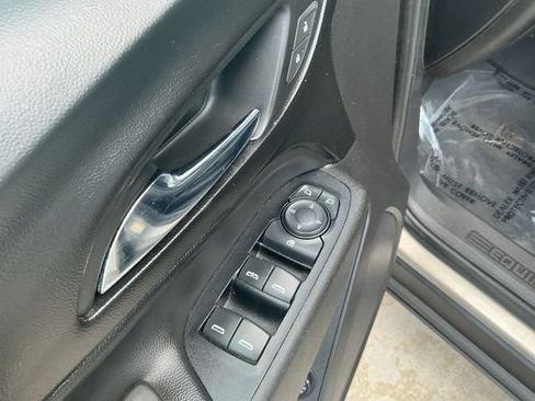 Used 2019 Chevrolet Equinox LT FWD image 18