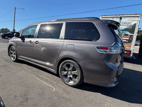 Used 2015 Toyota Sienna SE Premium image 15