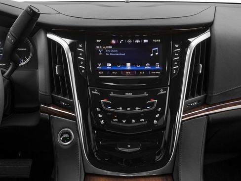 Used 2017 Cadillac Escalade Premium Luxury AWD/4WD image 13