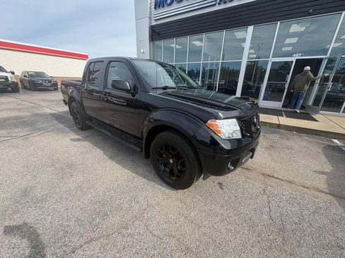 Used 2020 Nissan Frontier SV w/ Midnight Edition Floor Mats AWD/4WD image 2
