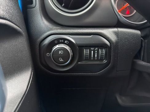 Used 2021 Jeep Gladiator Sport image 18