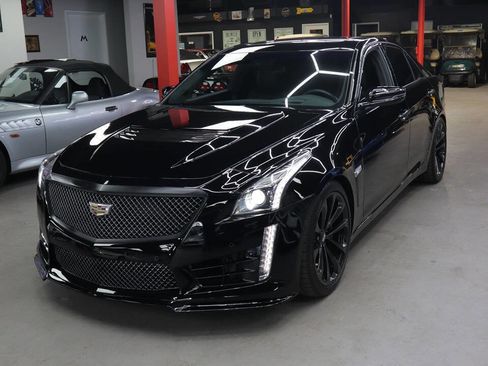 Used 2019 Cadillac CTS V w/ Luxury Package image 1