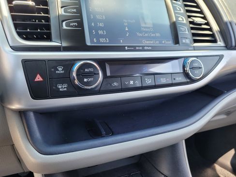 Used 2017 Toyota Highlander XLE AWD/4WD image 20