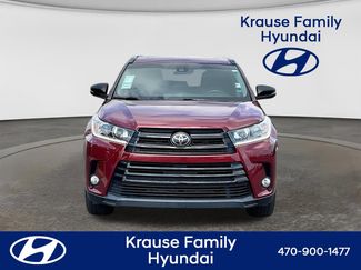 Used 2018 Toyota Highlander SE FWD video 2