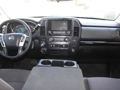 Used 2022 Nissan Titan SV AWD/4WD image 17