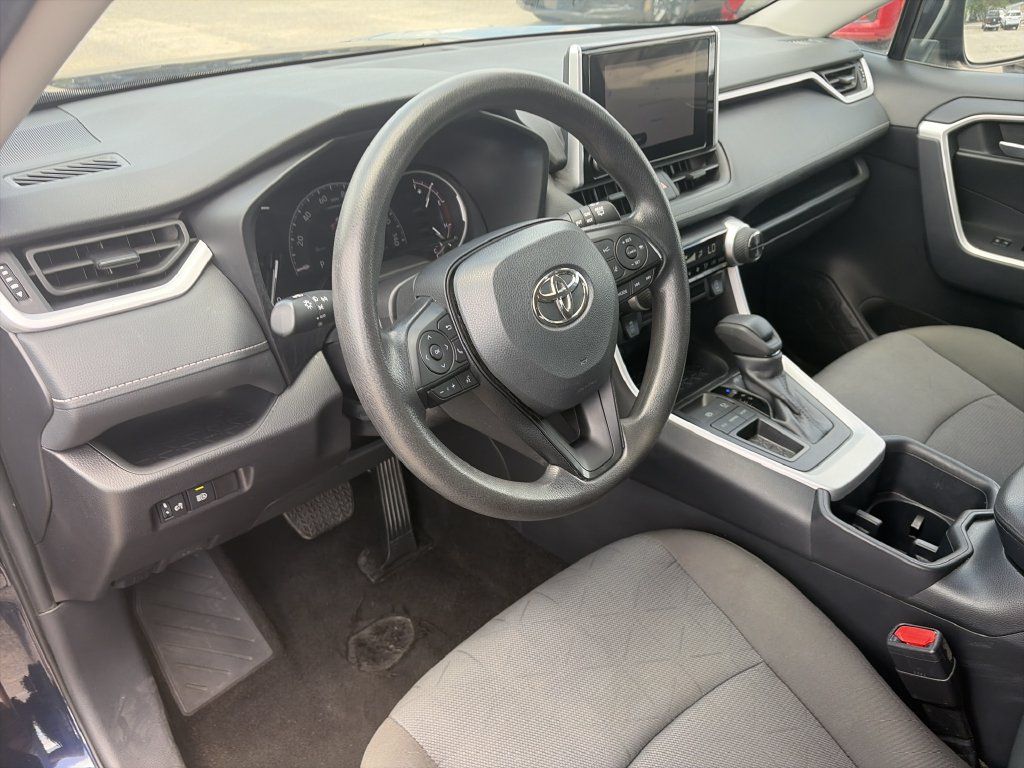 Used 2025 Toyota RAV4 XLE FWD image 10