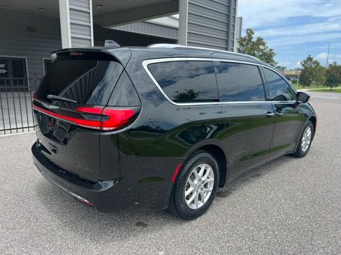 Used 2021 Chrysler Pacifica Touring-L FWD image 8