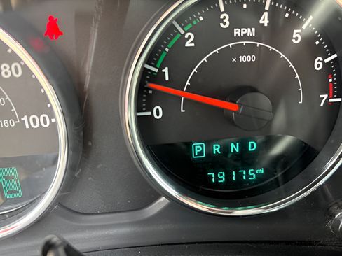 Used 2018 Jeep Wrangler Unlimited Sahara AWD/4WD image 23
