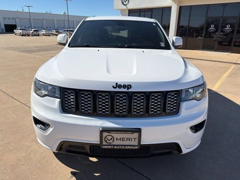 Used 2019 Jeep Grand Cherokee Altitude image 5