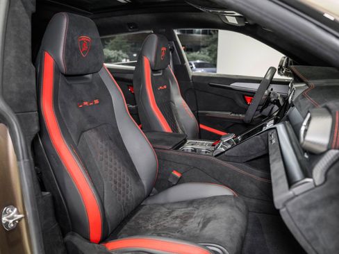 Used 2024 Lamborghini Urus Performante AWD/4WD image 26