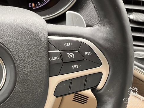 Used 2017 Jeep Grand Cherokee Limited w/ Luxury Group II image 16